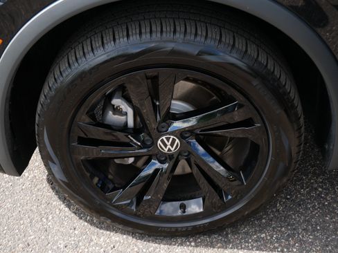 Certified 2024 Volkswagen Tiguan SE R-Line AWD/4WD image 15