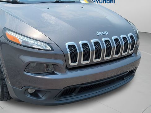 Used 2017 Jeep Cherokee Latitude w/ Comfort & Sound Group FWD image 38