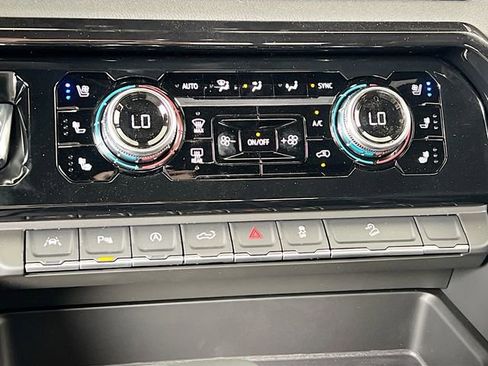 New 2026 GMC Sierra 1500 AT4 w/ AT4 Premium Package AWD/4WD image 11