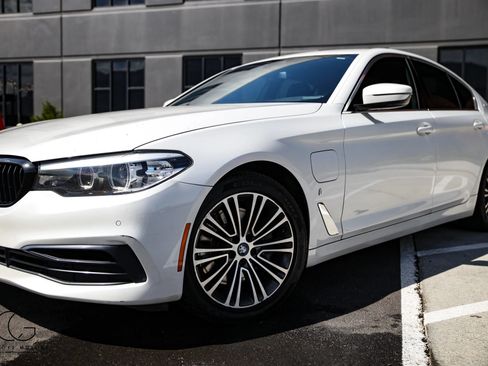 Used 2019 BMW 530e xDrive w/ Convenience Package AWD/4WD image 5