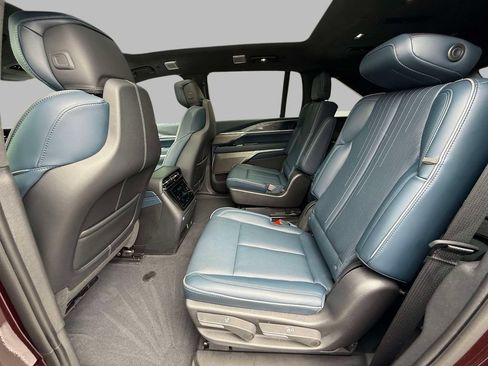 Used 2025 Cadillac Escalade IQ Luxury 2 w/ LPO, Premium Carpet Package AWD/4WD image 19