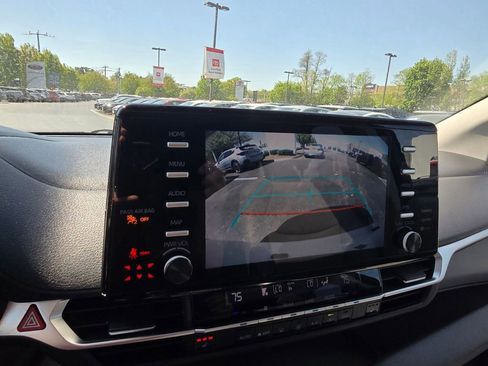 Certified 2023 Toyota Sienna XLE FWD image 29
