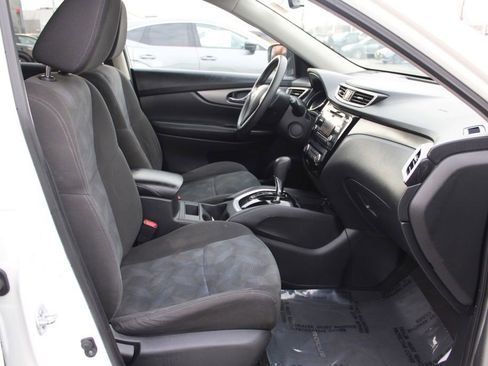 Used 2016 Nissan Rogue SV image 18