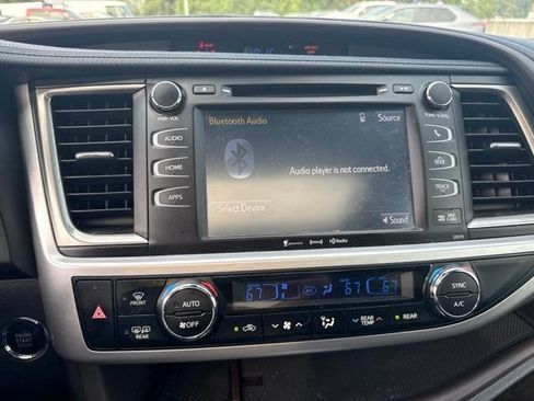 Used 2018 Toyota Highlander XLE AWD/4WD image 17