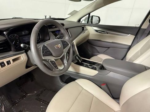 Used 2022 Cadillac XT5 Premium Luxury FWD image 5