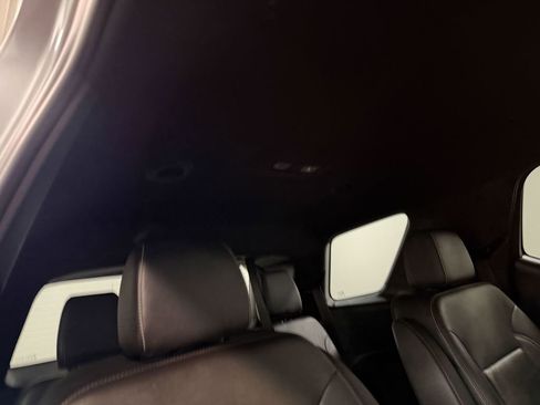 Used 2023 Chevrolet Traverse LT image 15