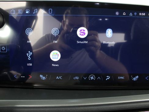 New 2026 Chevrolet Traverse LT w/ LPO, Floor Liner Package FWD image 5