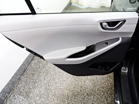 Used 2020 Hyundai Ioniq Blue FWD image 9