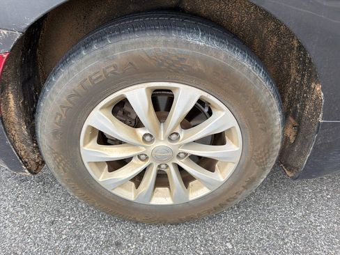 Used 2017 Chrysler Pacifica Touring w/ Tire & Wheel Group image 11