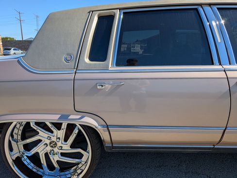 Used 1990 Cadillac Brougham image 49