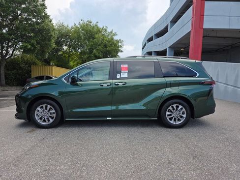 New 2026 Toyota Sienna XLE FWD image 8