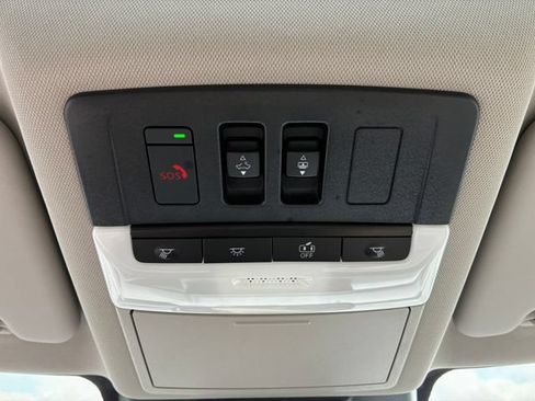 Used 2025 Nissan Rogue SL w/ SL Premium Package AWD/4WD image 34