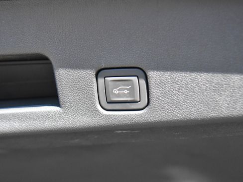 Used 2025 GMC Acadia Elevation image 50