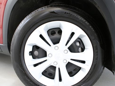 Certified 2024 Chevrolet Trax LS FWD image 33