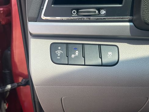Used 2018 Hyundai Elantra SEL FWD image 14