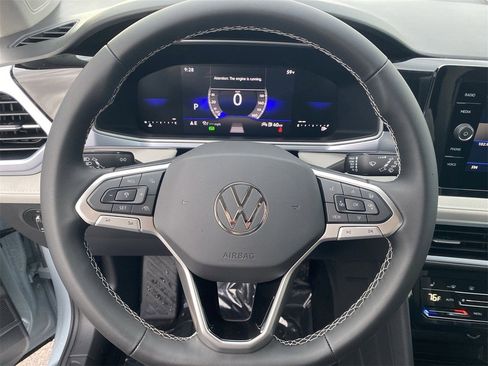 New 2026 Volkswagen Taos SE image 18