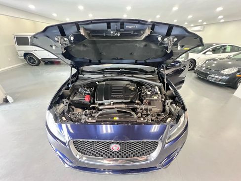 Used 2018 Jaguar F-PACE Premium image 31