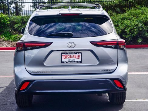 Used 2024 Toyota Highlander Limited image 6