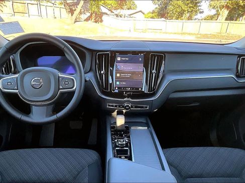 Used 2025 Volvo XC60 B5 Core w/ Protection Package Premier image 18