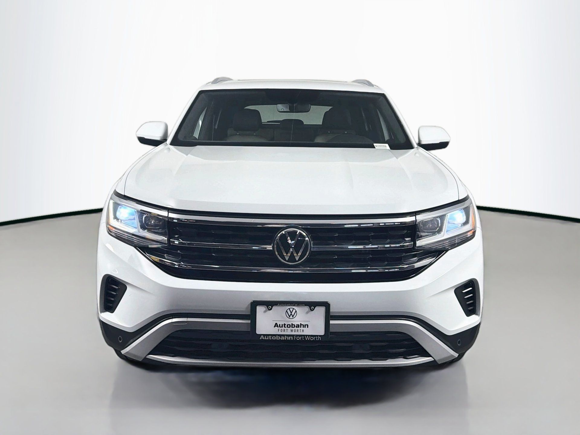 Used 2022 Volkswagen Atlas Cross Sport SE FWD image 2