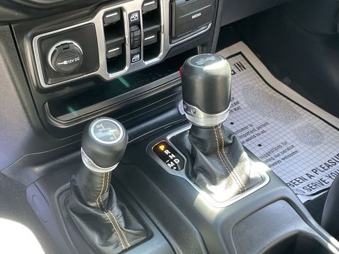 Used 2022 Jeep Wrangler Unlimited Sahara AWD/4WD image 20