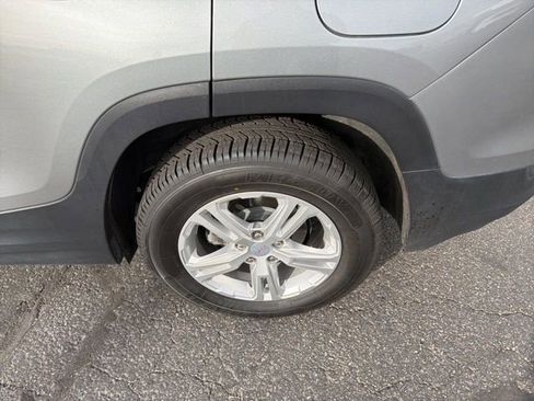 Used 2024 GMC Terrain SLE image 25