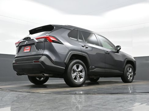 Used 2022 Toyota RAV4 XLE image 31