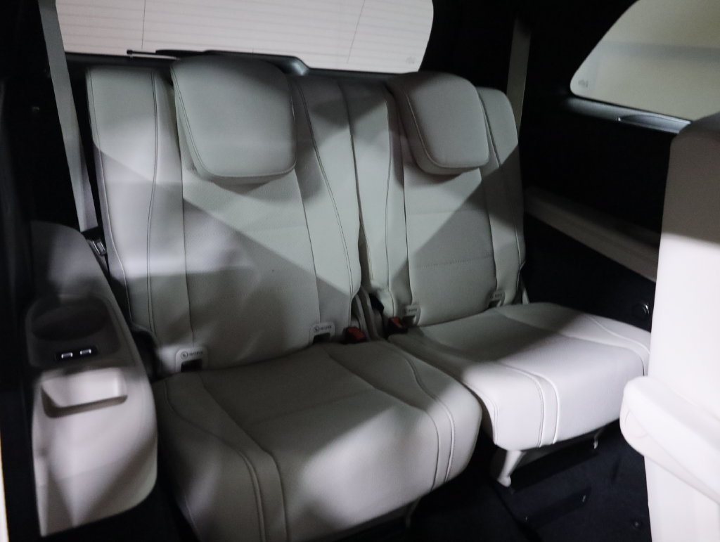 Used 2025 Mercedes-Benz GLS 450 4MATIC w/ AMG Line Exterior image 62