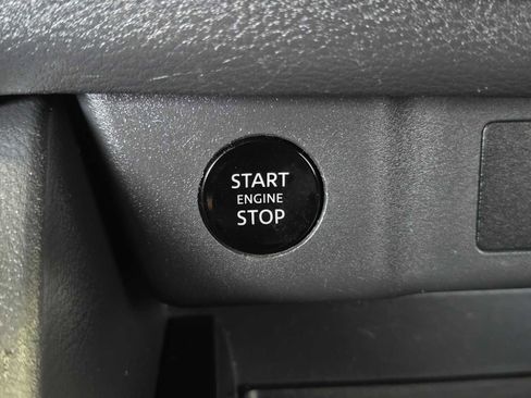 Used 2024 Nissan Rogue SV image 36