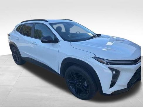 Used 2025 Chevrolet Trax ACTIV w/ Driver Confidence Package image 3