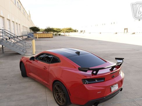 Used 2016 Chevrolet Camaro SS image 18