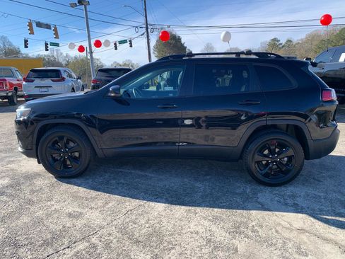 Used 2019 Jeep Cherokee Latitude Plus image 4