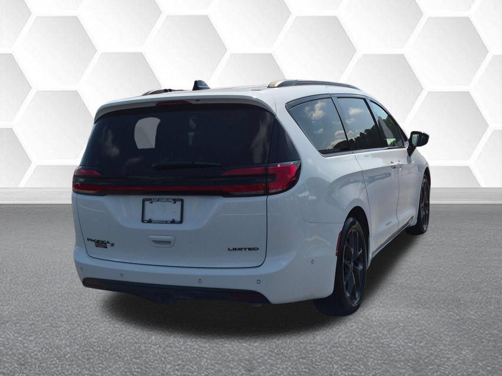 Certified 2025 Chrysler Pacifica Limited w/ Trailer Tow Group FWD image 3