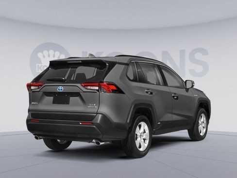 Used 2021 Toyota RAV4 XLE w/ Convenience Package AWD/4WD image 2