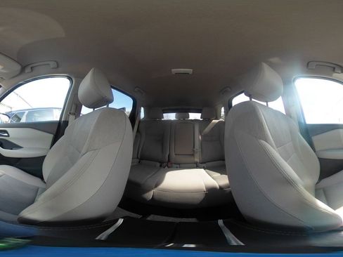 Used 2025 Nissan Rogue SV image 44