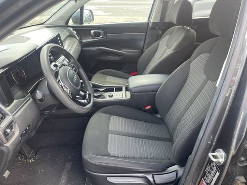 Used 2023 Kia Sorento LX AWD/4WD image 13
