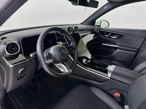 Used 2025 Mercedes-Benz GLC 300 image 10