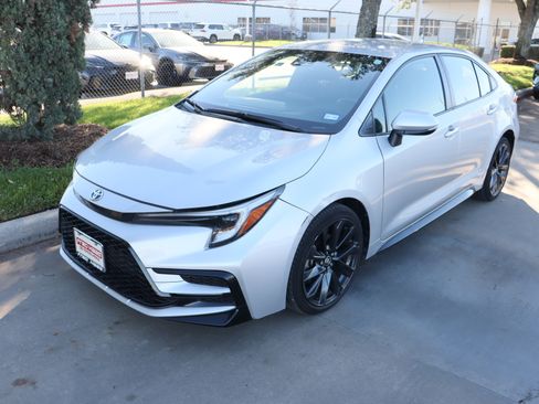 Used 2023 Toyota Corolla SE image 5