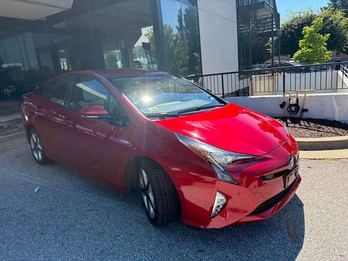 Used 2017 Toyota Prius Four Touring w/ Premium Convenience Package FWD image 4