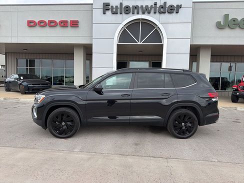 Used 2024 Volkswagen Atlas SE image 2