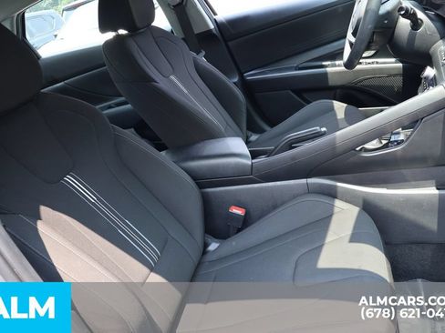 Used 2024 Hyundai Elantra SEL FWD image 25