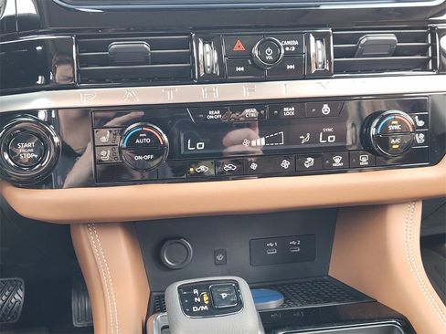 New 2026 Nissan Pathfinder Platinum image 14