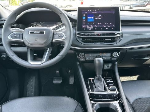 Certified 2024 Jeep Compass Latitude w/ Altitude Special Edition AWD/4WD image 10