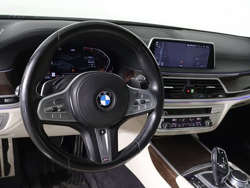 Used 2022 BMW 750i xDrive w/ M Sport Package AWD/4WD image 29