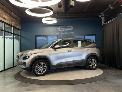 Used 2021 Kia Seltos LX image 7