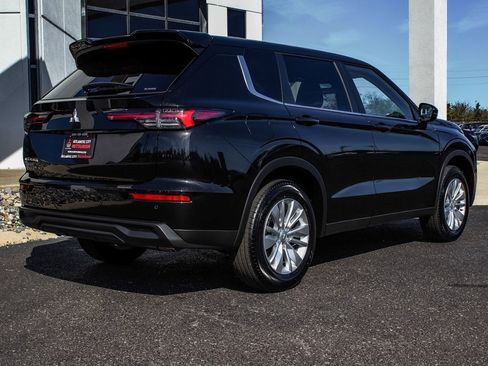 New 2025 Mitsubishi Outlander ES image 6