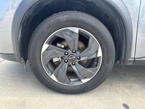 Used 2025 Nissan Rogue SV FWD image 14