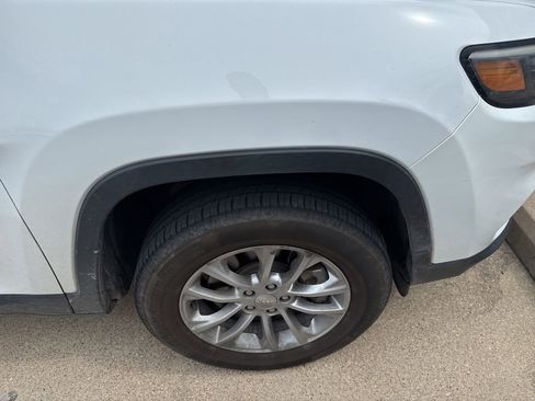 Used 2019 Jeep Cherokee Latitude Plus w/ Comfort/Convenience Group AWD/4WD image 5
