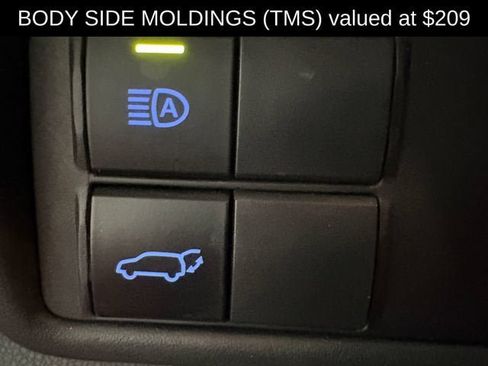Used 2022 Toyota Highlander XLE AWD/4WD image 8