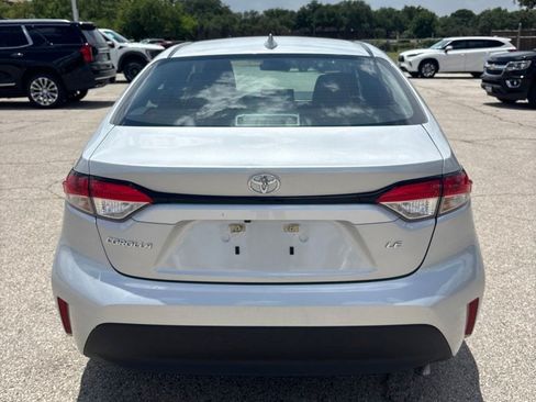 Used 2025 Toyota Corolla LE FWD image 5